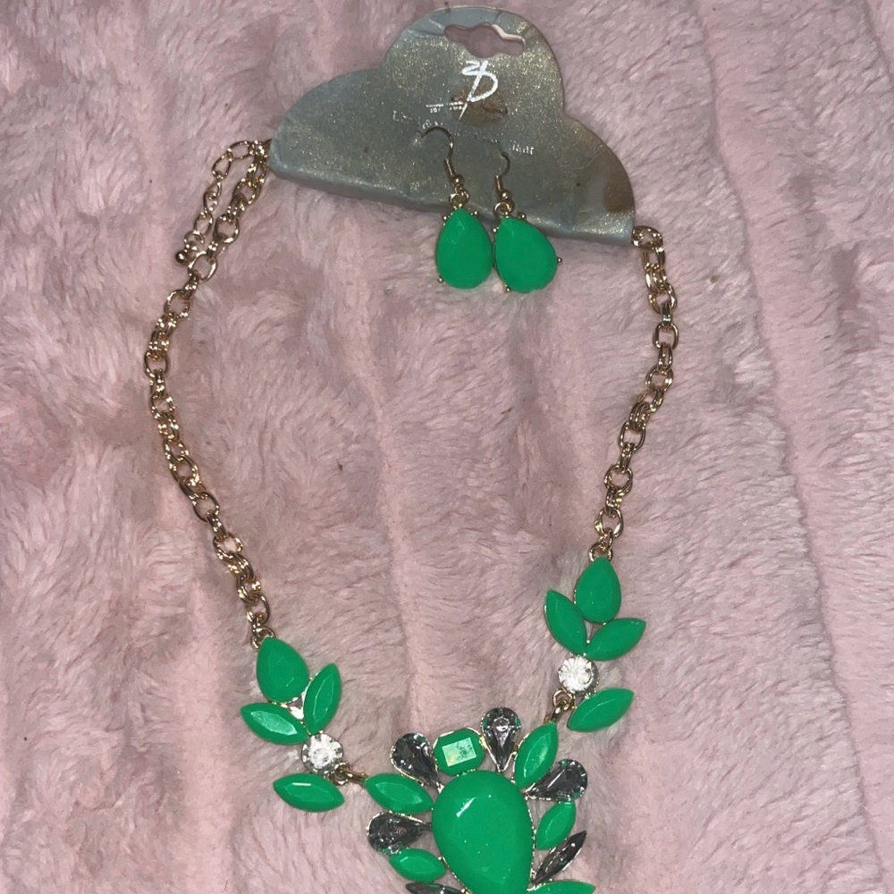 Elegant Green Necklace and Earring Set